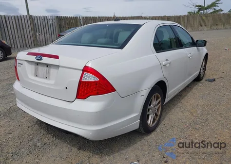 2011 Ford Fusion S z USA, uszkodzony, nr VIN 3FAHP0GA4BR268362